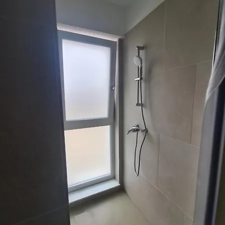 2 Prima Linie Alezzi Infinity Diamond Apartment *