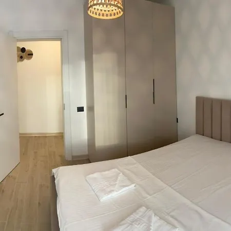 2 Prima Linie Alezzi Infinity Diamond Apartment *